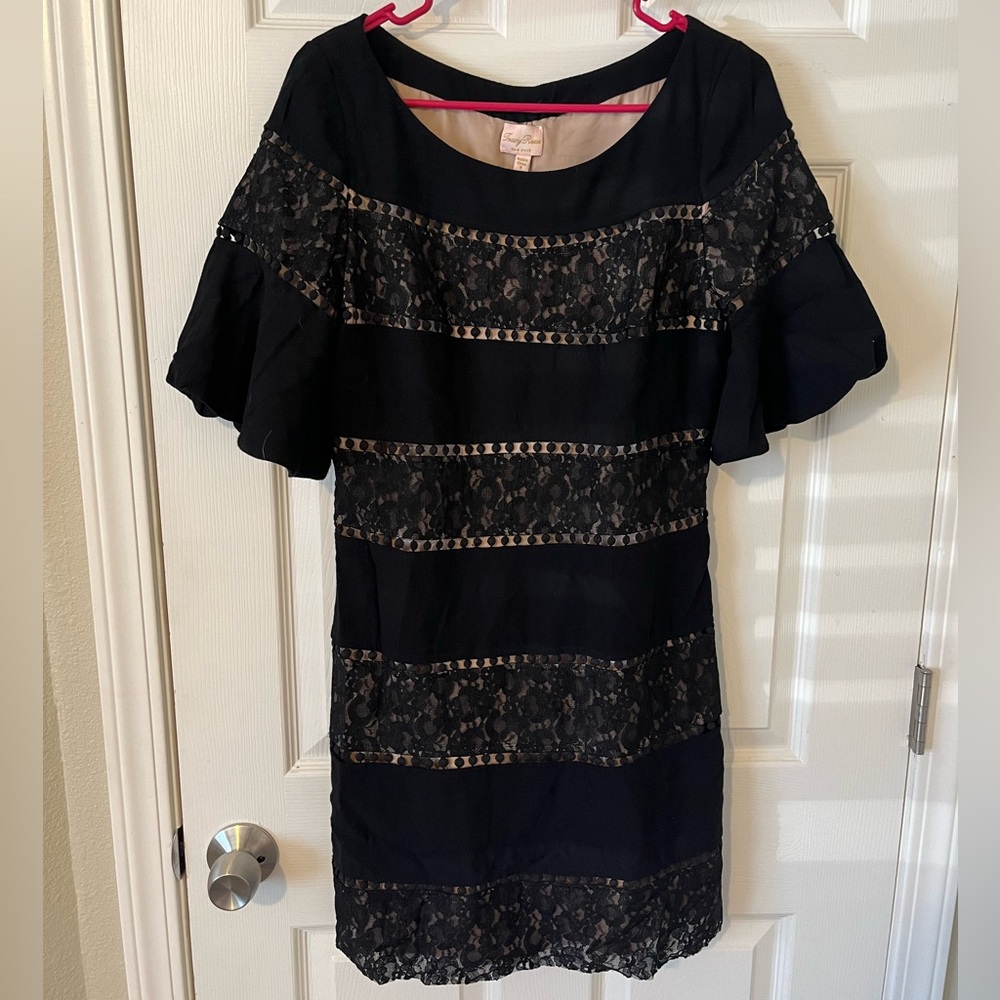 Tracy Reese black lace shift dress bell sleeve size 8